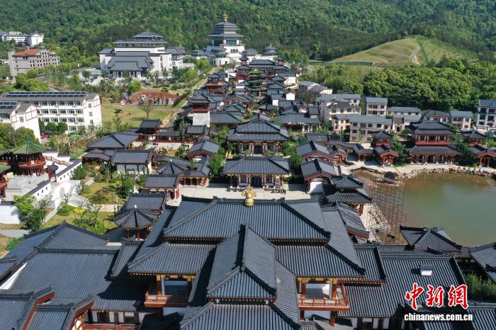 中国（庐山）杏林文化园正式开园游客沉浸式体验中医药文化